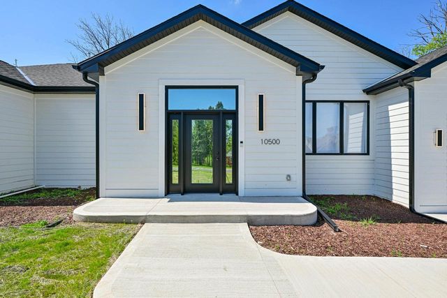 10500 W Vera AVENUE, Milwaukee, WI 53224