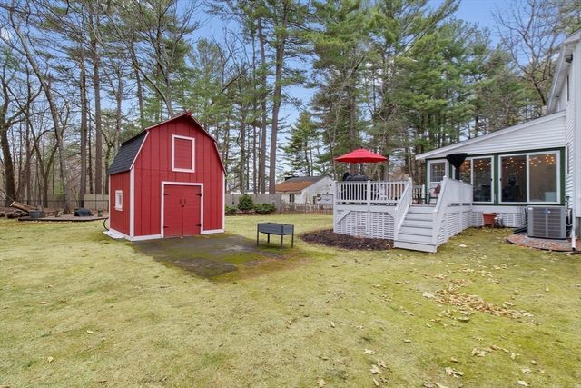 31 Maureen Dr, Tewksbury, MA 01876