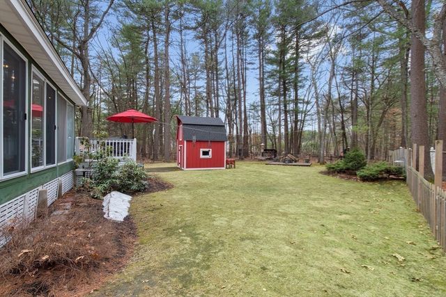 31 Maureen Dr, Tewksbury, MA 01876