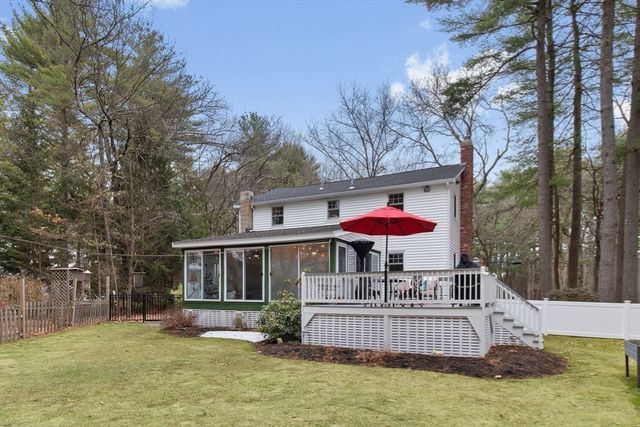 31 Maureen Dr, Tewksbury, MA 01876