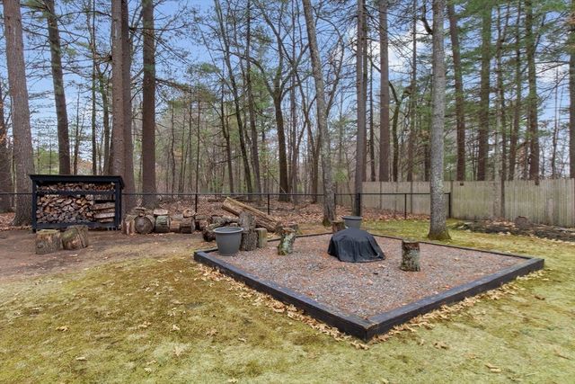 31 Maureen Dr, Tewksbury, MA 01876