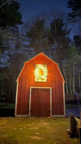 31 Maureen Dr, Tewksbury, MA 01876