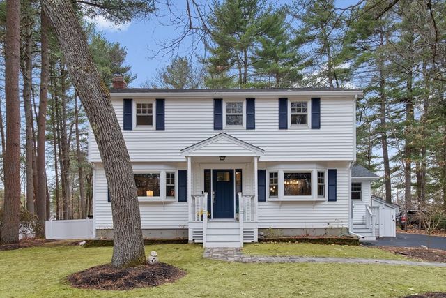 31 Maureen Dr, Tewksbury, MA 01876