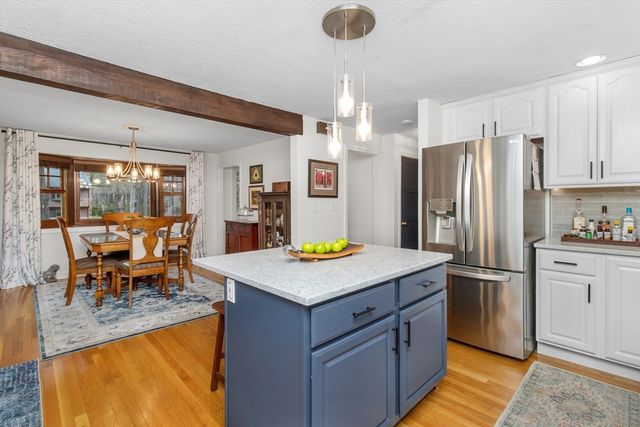 31 Maureen Dr, Tewksbury, MA 01876