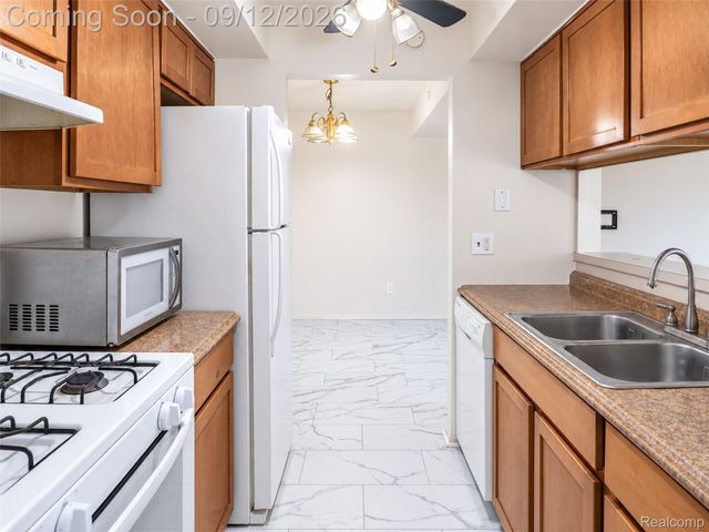 6980 Harvard Lane 127, Canton Charter Township, MI 48187