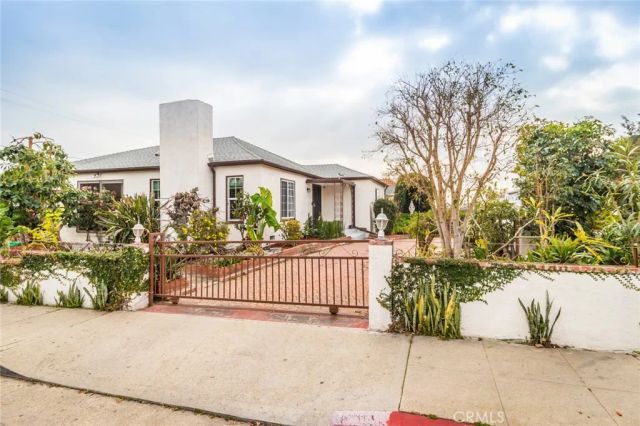 870 N Alexandria Avenue, Los Angeles, CA 90029