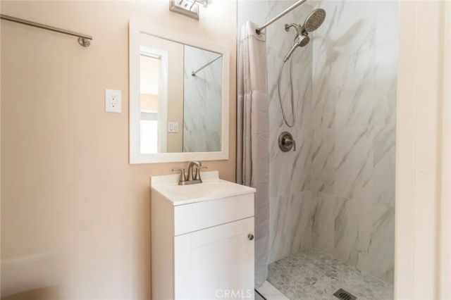 870 N Alexandria Avenue, Los Angeles, CA 90029