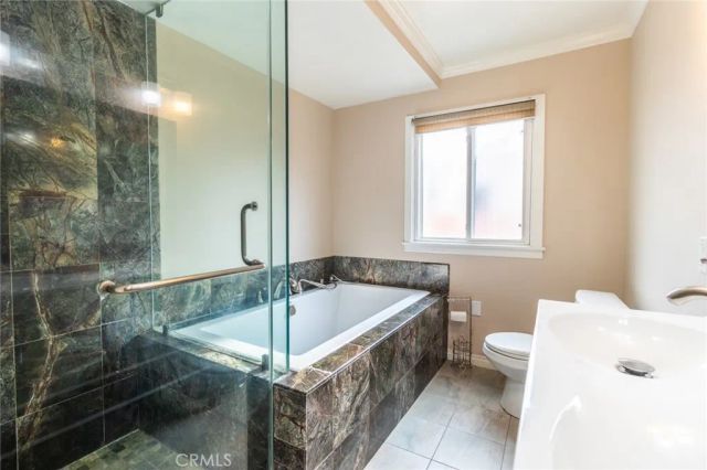 870 N Alexandria Avenue, Los Angeles, CA 90029