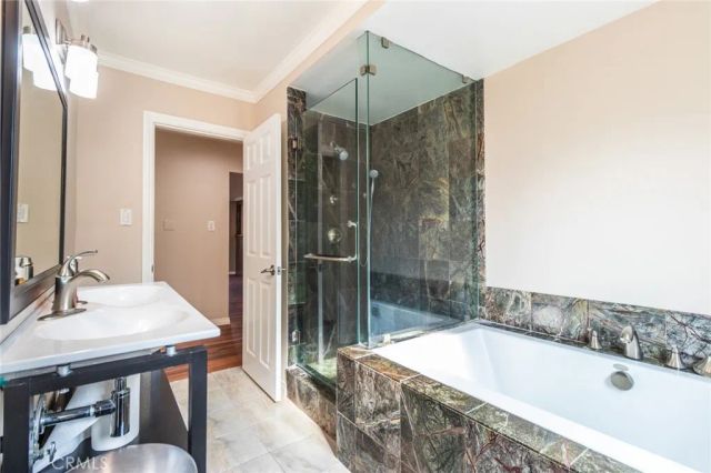 870 N Alexandria Avenue, Los Angeles, CA 90029