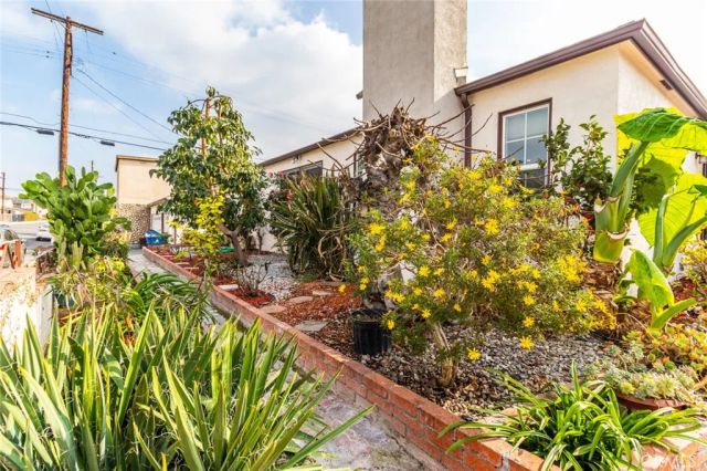 870 N Alexandria Avenue, Los Angeles, CA 90029