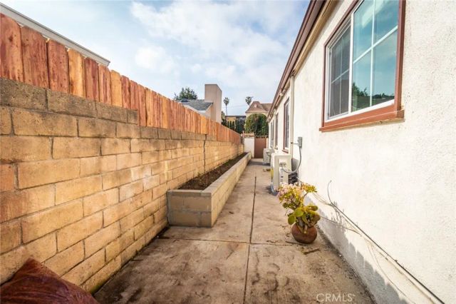 870 N Alexandria Avenue, Los Angeles, CA 90029