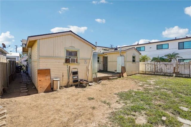 1341 Stanley Avenue, Long Beach, CA 90804