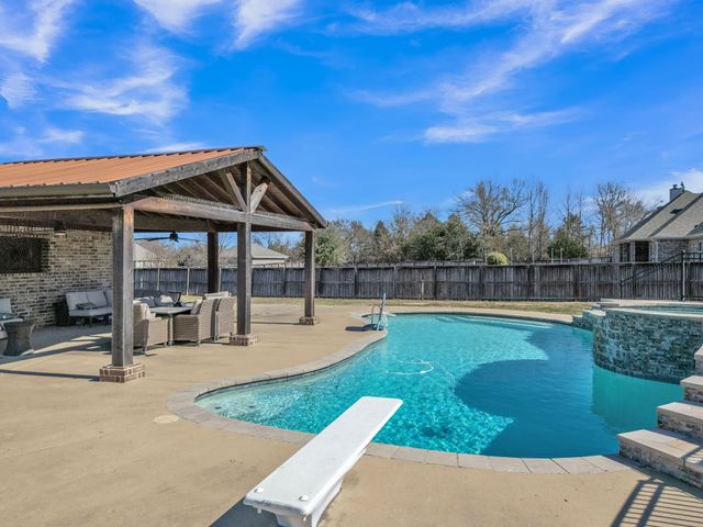 12118 Copper Circle, Lindale, TX 75706