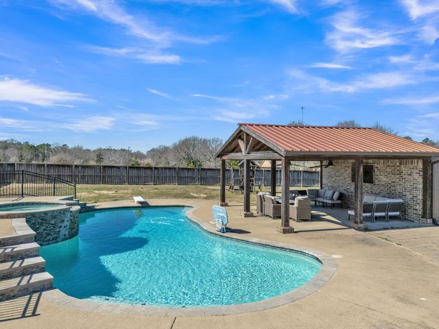 12118 Copper Circle, Lindale, TX 75706