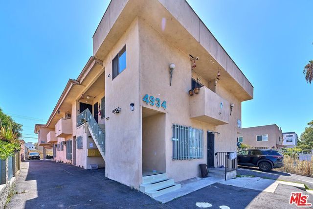 4934 Maplewood Avenue, Los Angeles, CA 90004