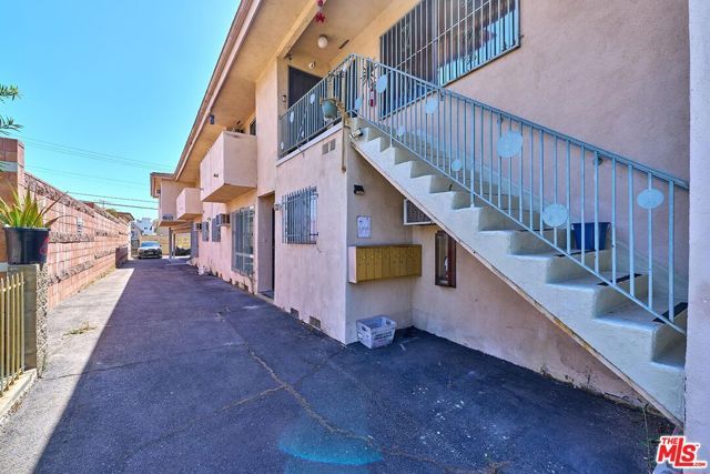 4934 Maplewood Avenue, Los Angeles, CA 90004