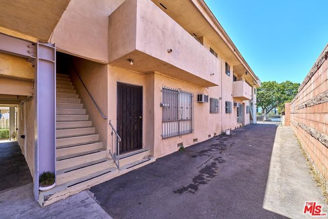 4934 Maplewood Avenue, Los Angeles, CA 90004