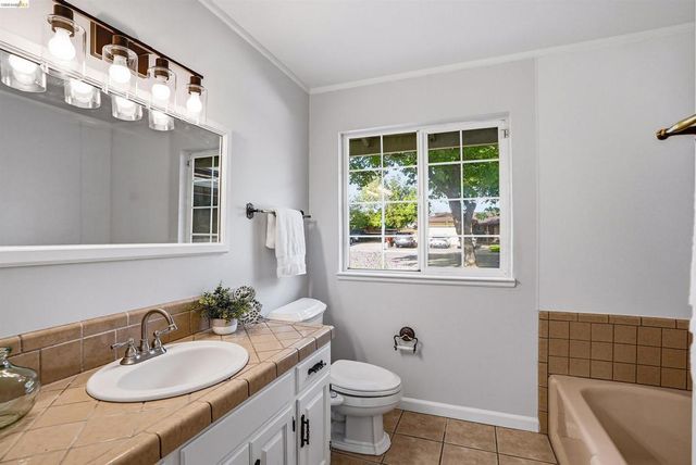 2904 Balboa Dr, Tracy, CA 95376