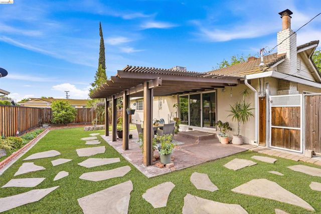 2904 Balboa Dr, Tracy, CA 95376