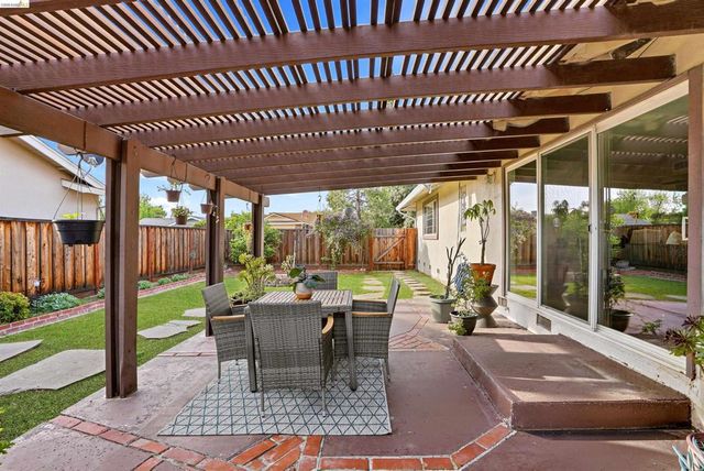 2904 Balboa Dr, Tracy, CA 95376