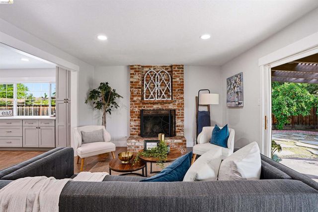 2904 Balboa Dr, Tracy, CA 95376