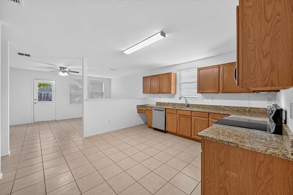 8417 Redheart Street, Arlington, TX 76002 — photo 5