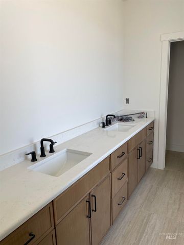 783 Kamiah Rd, Twin Falls, ID 83301
