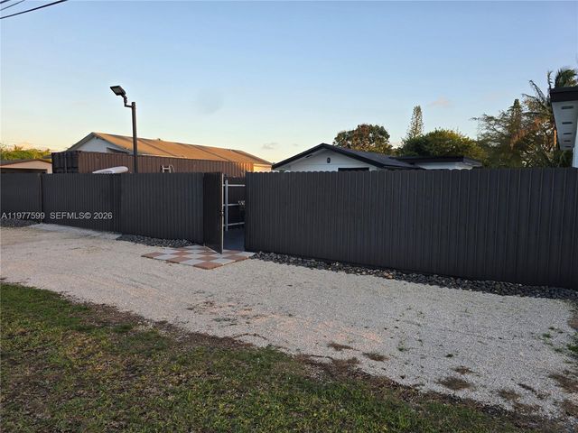 345 NW 5th Ave, Florida City, FL 33034