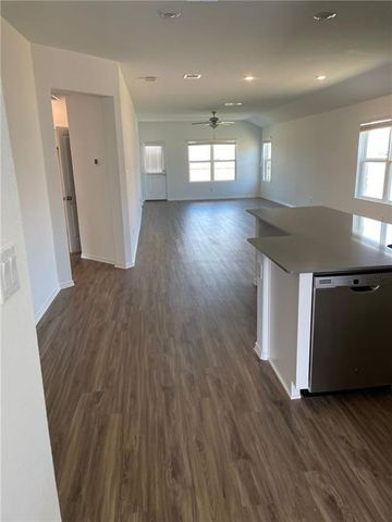 101 Konik RD, Georgetown, TX 78626