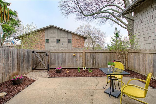 8740 Metcalf Avenue 103C, Overland Park, KS 66212