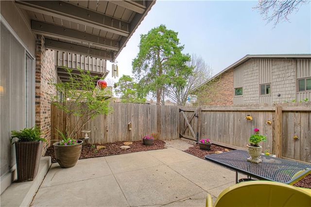 8740 Metcalf Avenue 103C, Overland Park, KS 66212