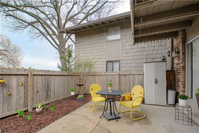 8740 Metcalf Avenue 103C, Overland Park, KS 66212
