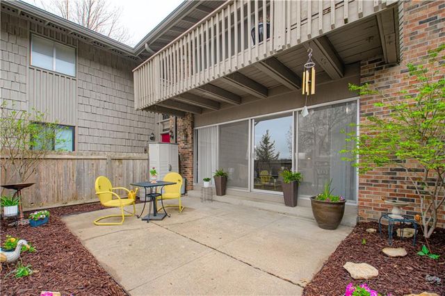 8740 Metcalf Avenue 103C, Overland Park, KS 66212
