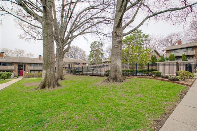 8740 Metcalf Avenue 103C, Overland Park, KS 66212