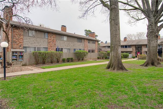 8740 Metcalf Avenue 103C, Overland Park, KS 66212