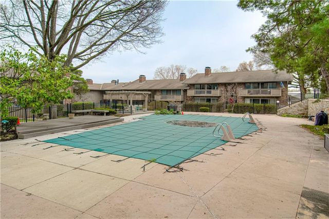 8740 Metcalf Avenue 103C, Overland Park, KS 66212