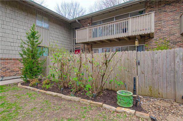 8740 Metcalf Avenue 103C, Overland Park, KS 66212