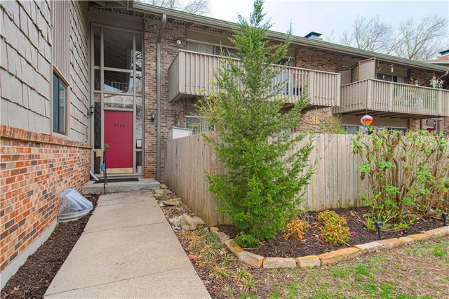 8740 Metcalf Avenue 103C, Overland Park, KS 66212