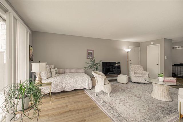8740 Metcalf Avenue 103C, Overland Park, KS 66212