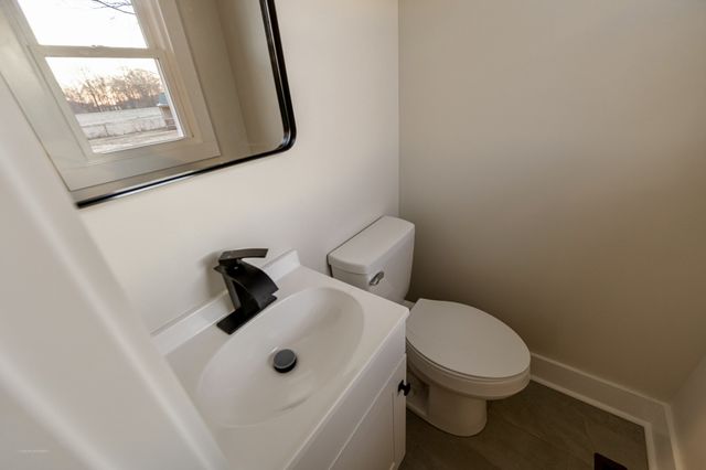 77 Royal Dr, Rock Island, TN 38581