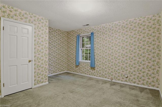 1875 Mallard Lakes Drive, Winston-salem, NC 27106