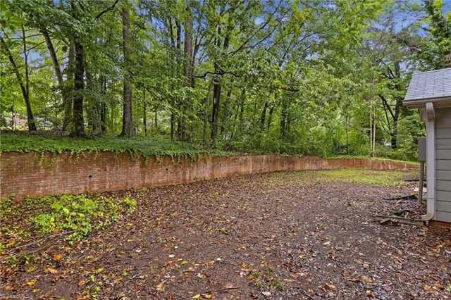 1875 Mallard Lakes Drive, Winston-salem, NC 27106