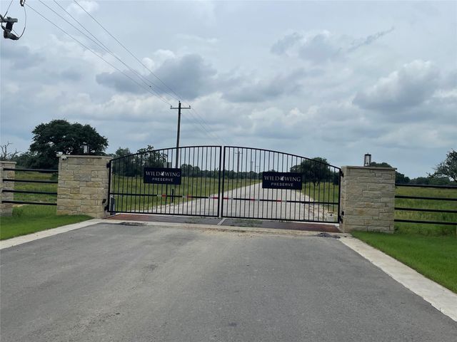 501 Pintail Lane, Columbus, TX 78934