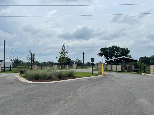 501 Pintail Lane, Columbus, TX 78934
