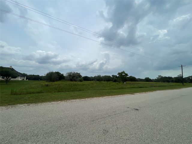 501 Pintail Lane, Columbus, TX 78934