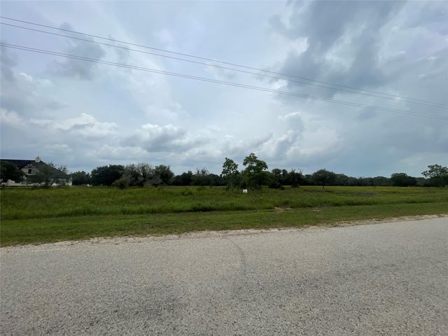 501 Pintail Lane, Columbus, TX 78934