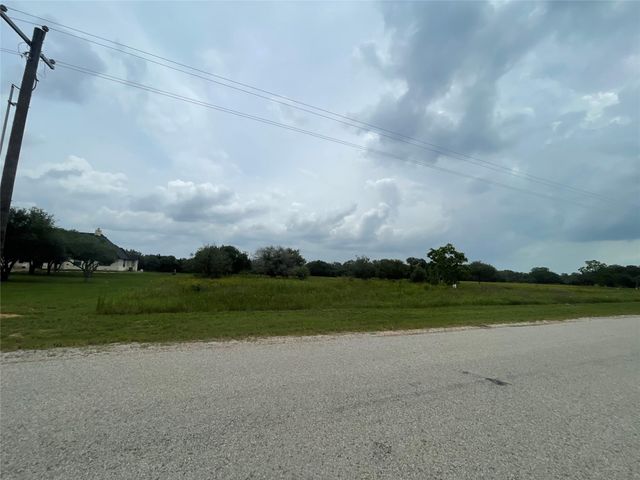501 Pintail Lane, Columbus, TX 78934