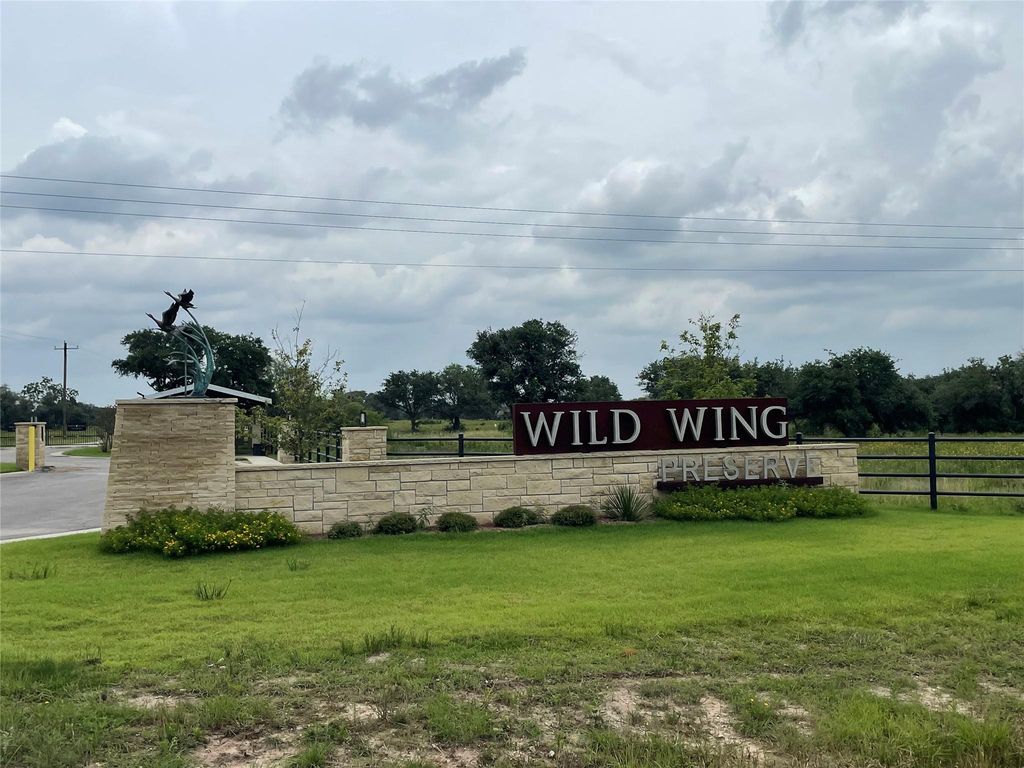 501 Pintail Lane, Columbus, TX 78934