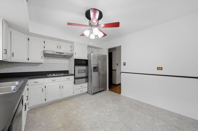 1025 Belair Drive, Darien, IL 60561