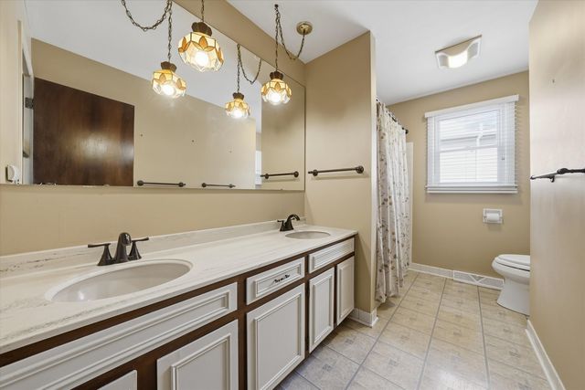 1025 Belair Drive, Darien, IL 60561